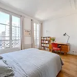 Comfortable Apartment Near Belleville